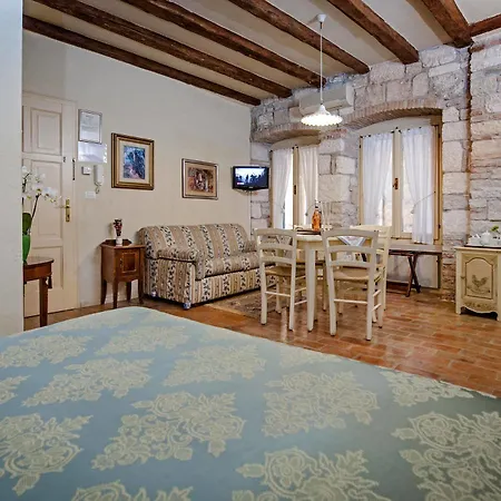 Porta Antica Centro Storico Apartment *