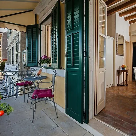 Porta Antica Centro Storico Apartment *