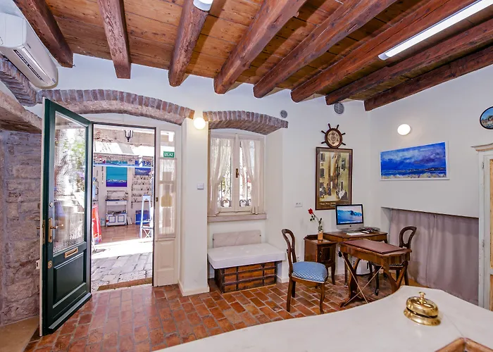 Porta Antica Centro Storico * Ρόβινι