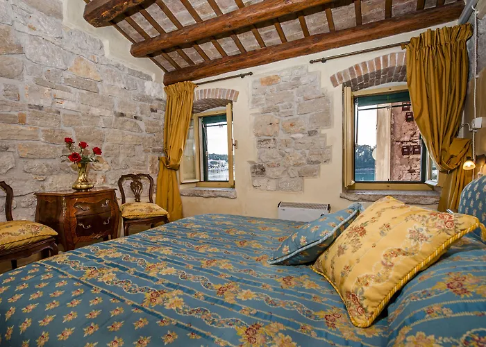 Porta Antica Centro Storico * Ρόβινι