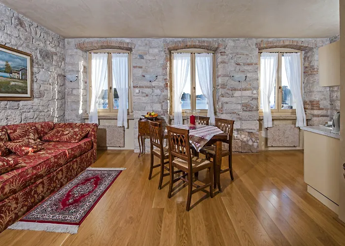 Porta Antica Centro Storico Διαμέρισμα Ρόβινι