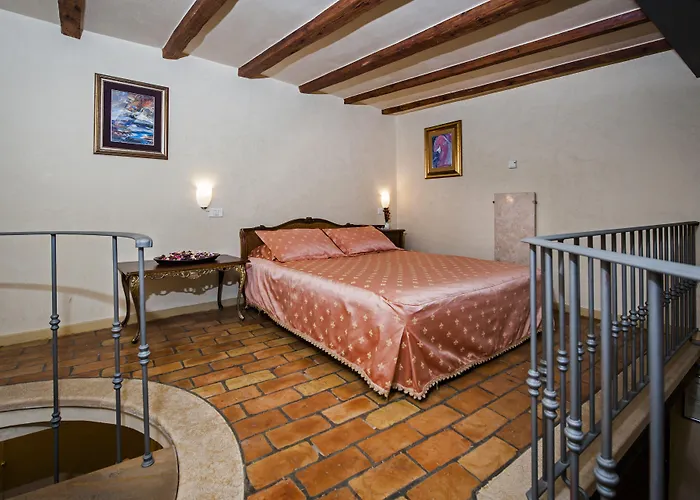 Porta Antica Centro Storico Ρόβινι