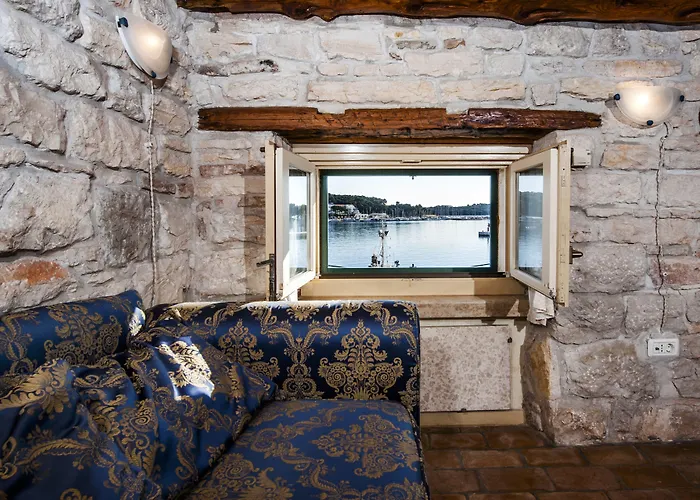 Porta Antica Centro Storico * Ρόβινι