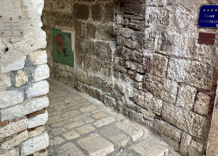 Porta Antica Centro Storico Διαμέρισμα Ρόβινι