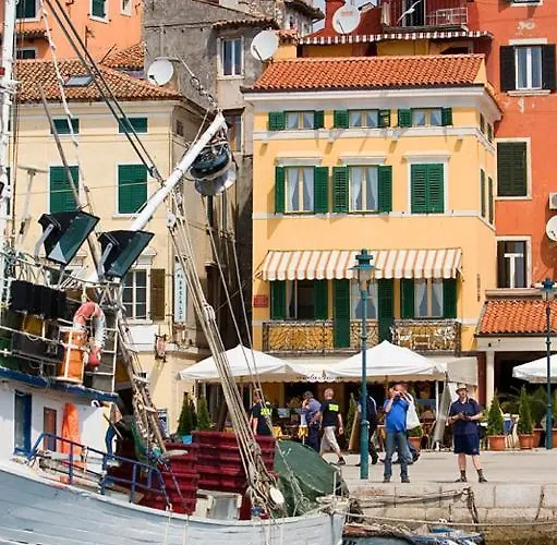 Porta Antica Centro Storico Ρόβινι