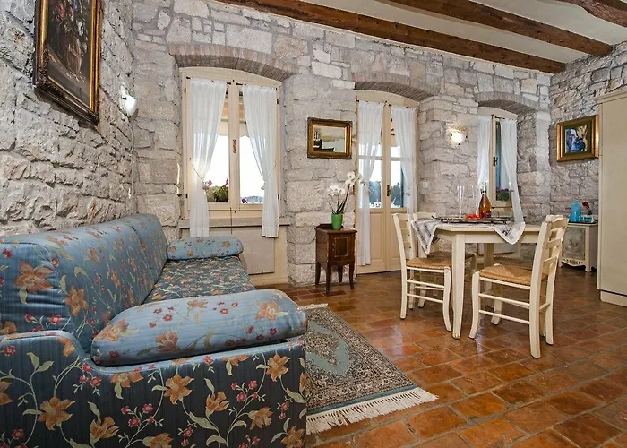 Porta Antica Centro Storico Ρόβινι