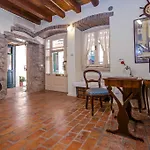 Porta Antica Centro Storico Ρόβινι