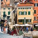 Porta Antica Centro Storico Ρόβινι