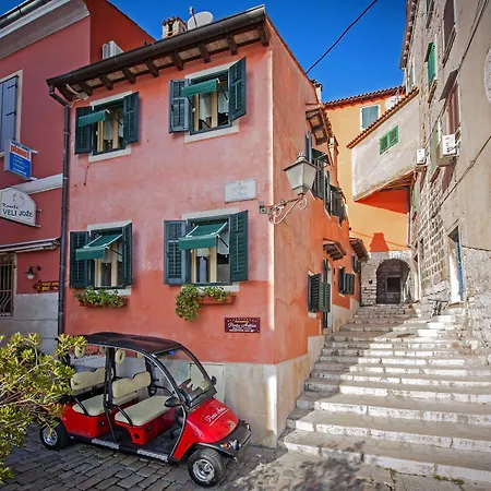 Porta Antica Centro Storico Ρόβινι