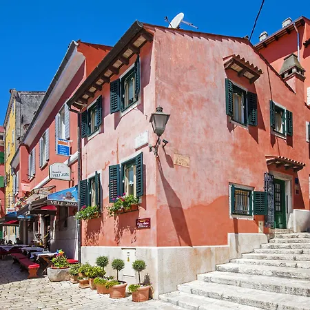 Porta Antica Centro Storico Ρόβινι